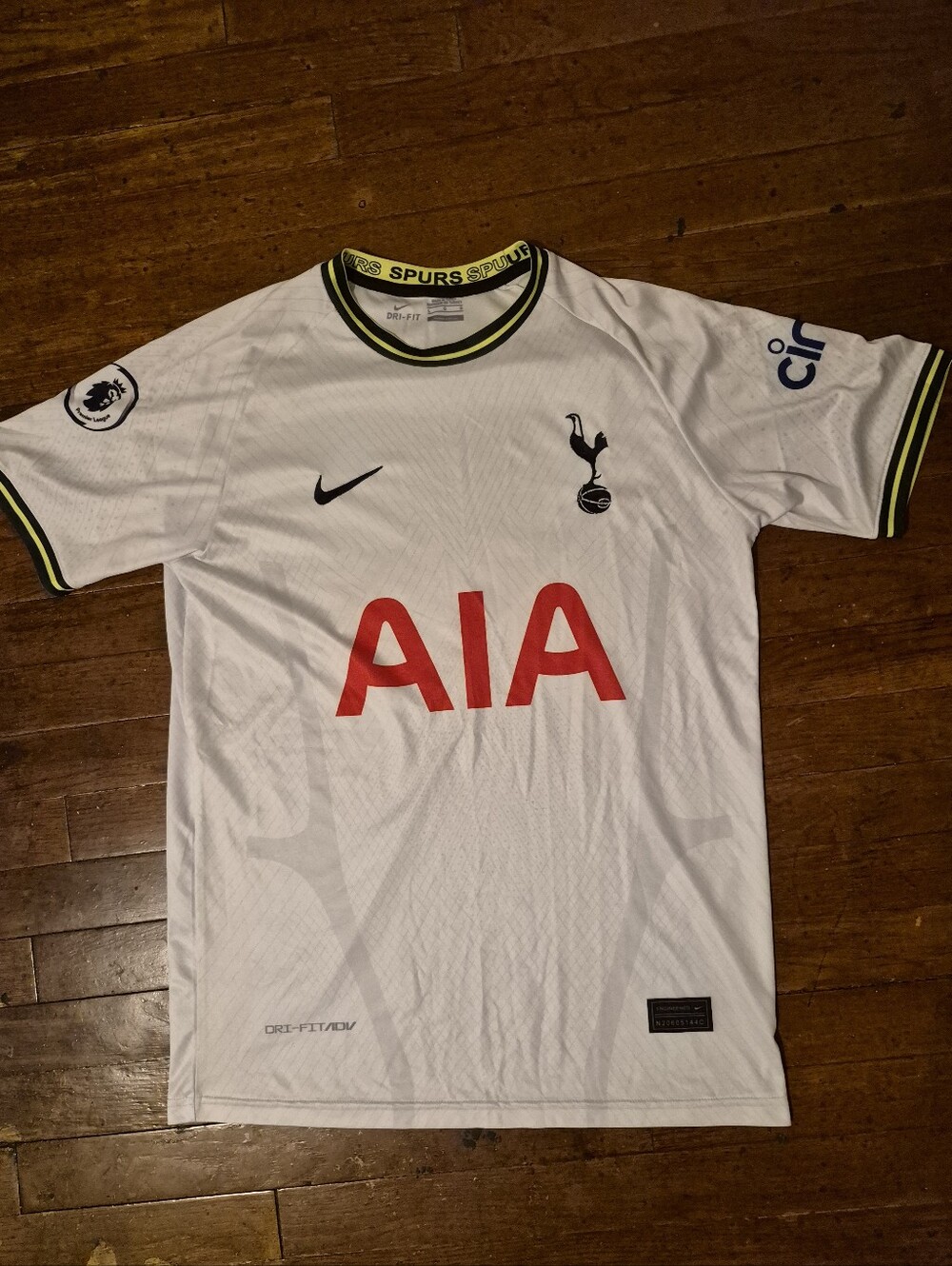 Nike Tottenham Hotspur White Jersey with Red AIA and Black Accents Mens Sz Large